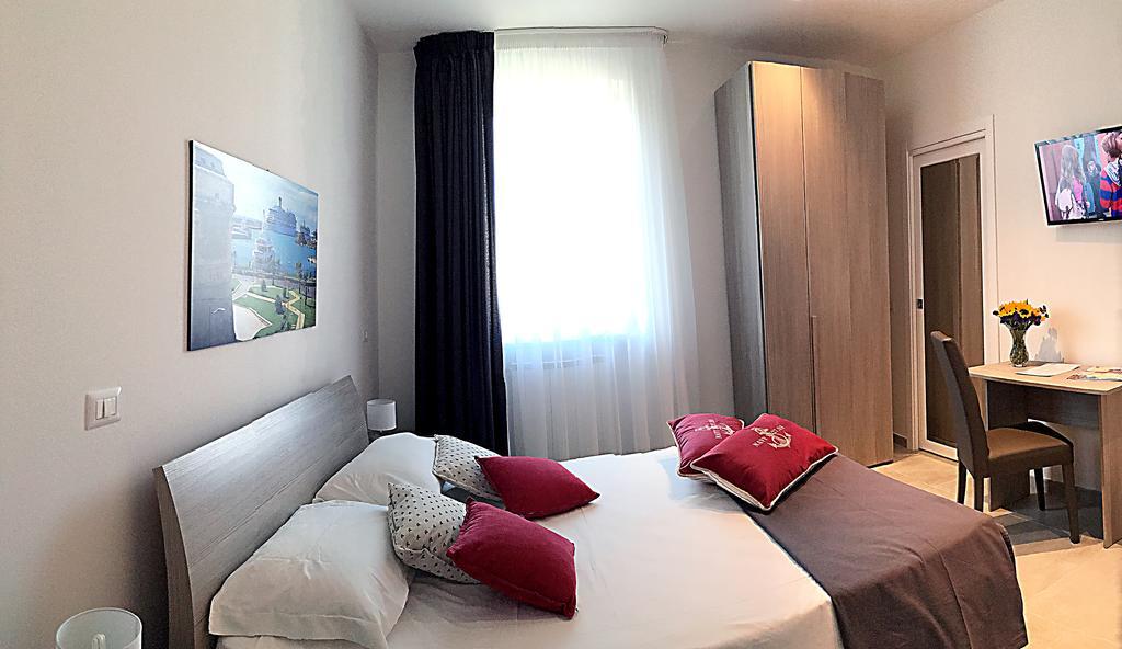 Quattro Stelle Al Porto Guest House Civitavecchia Exterior foto